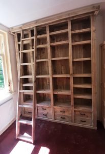 boekenkast, bibliotheek, steigerhout met ladder, lades, wandmeubel, maatwerk